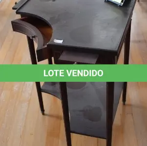 LOTE 011 - MESA DE CANTO