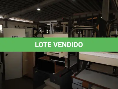 LOTE 014 - DIVERSOS MATERIAIS DE ESCRITÓRIO COMPOSTO DE: ARMÁRIOS EM MADEIRA, MESAS PARA ESCRITÓRIO, GAVETEIROS EM MADEIRA, ARQUIVOS EM MADEIRA, ESTAÇÕES DE TRABALHO, SUPORTES PARA CPU, MESAS PARA REFEITÓRIO, PÉS DE FERRO PARA MESA