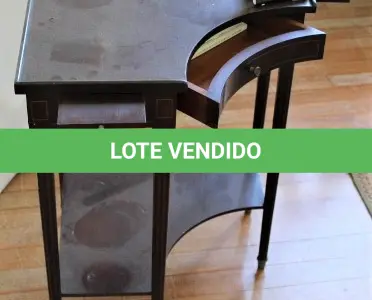 LOTE 083 - MESA DE CANTO