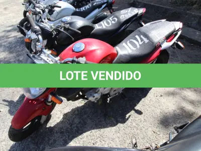 LOTE 104 - VEÍCULO; MARCA/MODELO: HONDA/CB 300R FAB/MOD: 2012/2012 PLACA: OLB5430 CHASSI: 9C2NC4310CR074015