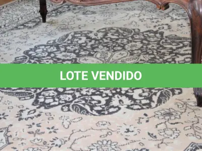 LOTE 062 - TAPETE