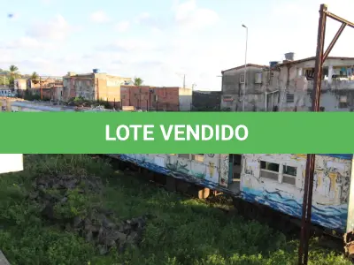 LOTE 002 - DIVERSOS MATERIAIS DE FERRO COMPOSTO DE:  02 VAGÕES DE TREM PARA PASSAGEIROS