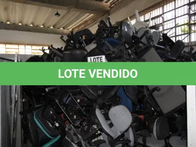 LOTE 001 - DIVERSOS MATERIAIS DE ESCRITÓRIO COMPOSTO DE: CADEIRAS GIRATÓRIAS, CADEIRAS FIXAS, POLTRONAS, LONGARINAS, SOFÁS