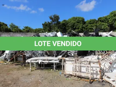 LOTE 027 - DIVERSOS MATERIAIS HOSPITALARES COMPOSTO DE: CADEIRAS DE RODAS, POLTRONAS RECLINÁVEIS, CADEIRAS DE BANHO, MACAS, BIOMBOS, NEGATOSCÓPIO, CAMAS, MESAS CABECEIRA, BERÇOS, MESA PARA ALTA CIRURGIA, ARMÁRIOS VITRINE, ESCADAS