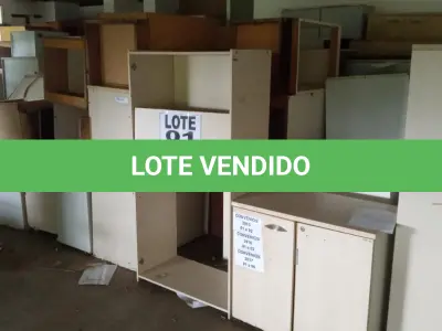 LOTE 001 - DIVERSOS MATERIAIS DE ESCRITÓRIO COMPOSTO DE:CADEIRAS FIXAS, CADEIRAS GIRATÓRIAS, POLTRONAS, MESAS REDONDAS, GAVETEIROS EM MADEIRA, ARMARIOS EM MADEIRA, MESAS PARA ESCRITORIO, CADEIRAS PLÁSTICAS, LONGARINAS, CADEIRAS EM MADEIRA, ARQUIVO EM MADEIRA