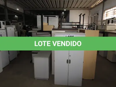 LOTE 016 - DIVERSOS MATERIAIS DE ESCRITÓRIO COMPOSTO DE: ARMÁRIOS EM MADEIRA, MESAS PARA ESCRITÓRIO, MESAS PARA COMPUTADOR, MESAS REDONDAS, BELICHES EM MADEIRA, BELICHES EM AÇO, GAVETEIROS EM MADEIRA, QUADROS BRANCO
