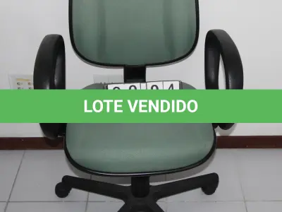 LOTE 004 - LOTE - 0004 - CADEIRA DIRETOR GIRATÓRIA C/ BRAÇO
