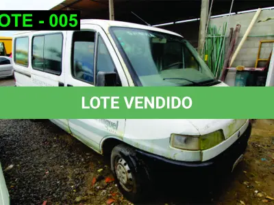 LOTE 005 - VEÍCULO - FIAT DUCATO VAN, 2001/2002, DIESEL.