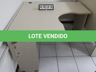 LOTE 025 - LOTE - 0025 - MESA EM L PEQUENA