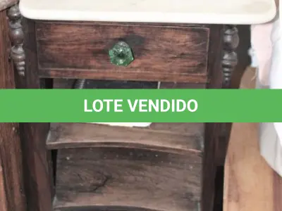 LOTE 237 - MESA DE CANTO