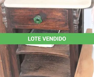 LOTE 237 - MESA DE CANTO