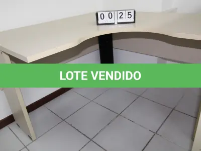LOTE 025 - LOTE - 0025 - MESA EM L PEQUENA