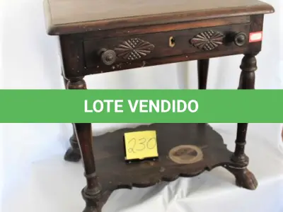LOTE 230 - MESA DE CANTO