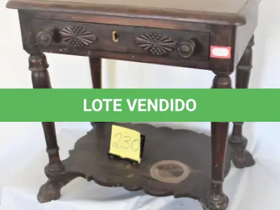 LOTE 230 - MESA DE CANTO
