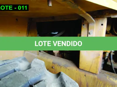 LOTE 011 - MÁQUINA - PÁ CARREGADEIRA CASE W20B.