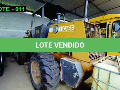 LOTE 011 - MÁQUINA - PÁ CARREGADEIRA CASE W20B.
