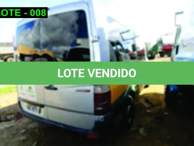 LOTE 008 - VEÍCULO - MERCEDES-BENS SPRINTER, 2014/2014, DIESEL, DÉBITO POR CONTA DO ARREMATANTE R$ 10.340,19.