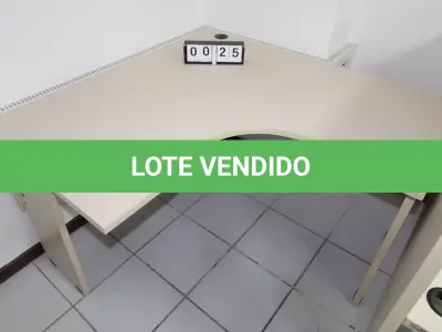 LOTE 025 - LOTE - 0025 - MESA EM L PEQUENA