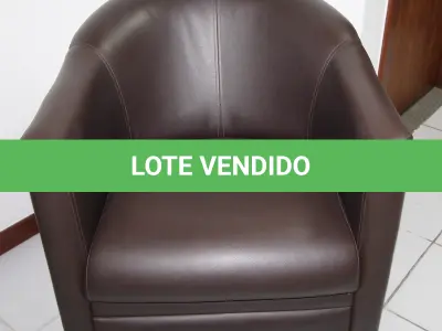LOTE 080 - LOTE - 0080 - POLTRONA EM CORINO