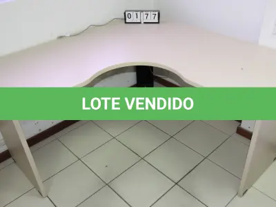 LOTE 177 - LOTE - 0177 - MESA EM L PEQUENA