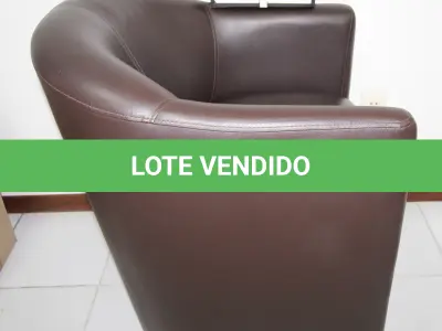LOTE 078 - LOTE - 0078 - POLTRONA EM CORINO