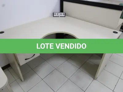 LOTE 206 - LOTE - 0206 - MESA EM L PEQUENA