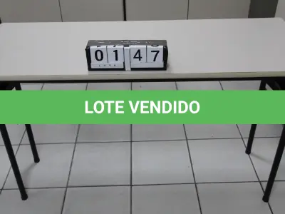 LOTE 147 - LOTE - 0147 - MESA P/ AUDITÓRIO C/ PÉS DOBRÁVEIS