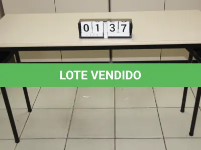 LOTE 137 - LOTE - 0137 - MESA P/ AUDITÓRIO C/ PÉS DOBRÁVEIS