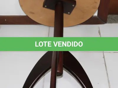 LOTE 072 - LOTE - 0072 - MESA DE CANTO REDONDA