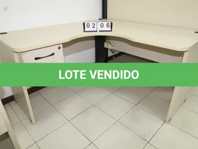 LOTE 206 - LOTE - 0206 - MESA EM L PEQUENA