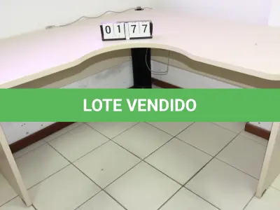 LOTE 177 - LOTE - 0177 - MESA EM L PEQUENA