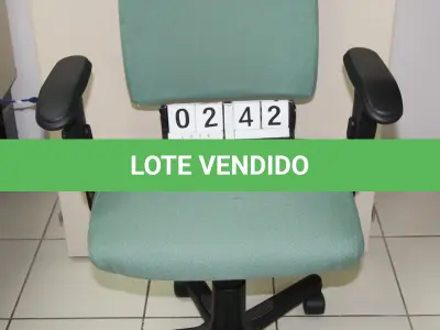 LOTE 242 - LOTE - 0242 - CADEIRA SECRETÁRIA GIRATÓRIA C/ BRAÇO