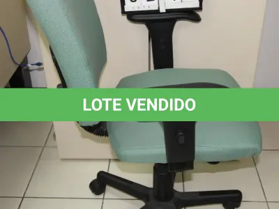 LOTE 242 - LOTE - 0242 - CADEIRA SECRETÁRIA GIRATÓRIA C/ BRAÇO