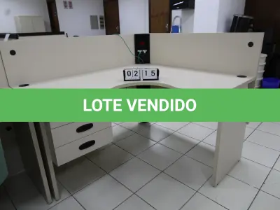 LOTE 215 - LOTE - 0215 - MESA EM L PEQUENA