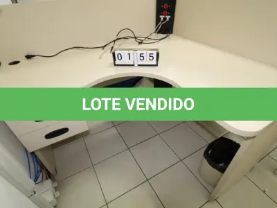 LOTE 155 - LOTE - 0155 - MESA EM L PEQUENA