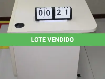LOTE 021 - MESA SECRETÁRIA COM DUAS GAVETAS