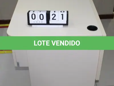 LOTE 021 - MESA SECRETÁRIA COM DUAS GAVETAS