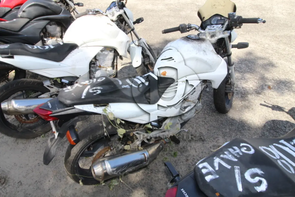 LOTE 107 - VEÍCULO; MARCA/MODELO: HONDA/CB 300R FAB/MOD: 2012/2012 PLACA: OLB5262 CHASSI: 9C2NC4310CR070441