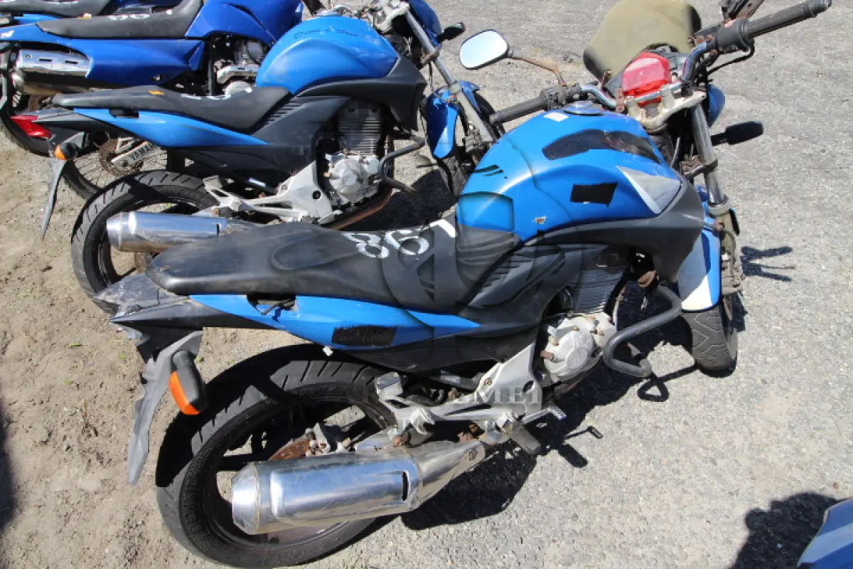 LOTE 098 - VEÍCULO; MARCA/MODELO: HONDA/CB 300R FAB/MOD: 2012/2012 PLACA: OLB1905 CHASSI: 9C2NC4310CR074301