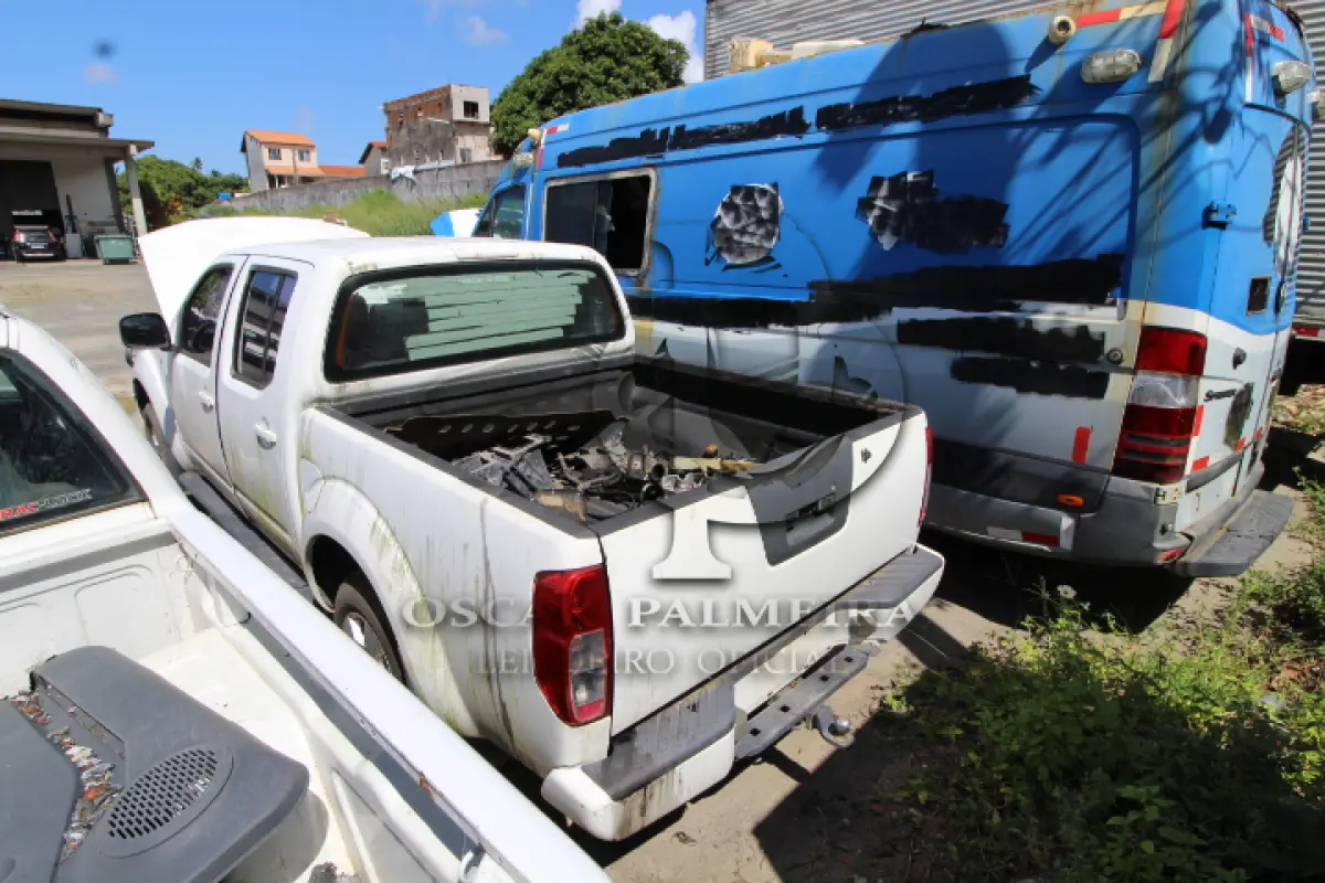 LOTE 127 - VEÍCULO; MARCA/MODELO: NISSAN/FRONTIER XE 25 X4 (SEM MOTOR) FAB/MOD: 2009/2009 PLACA: JFQ5215 CHASSI: 94DVCUD409J235347