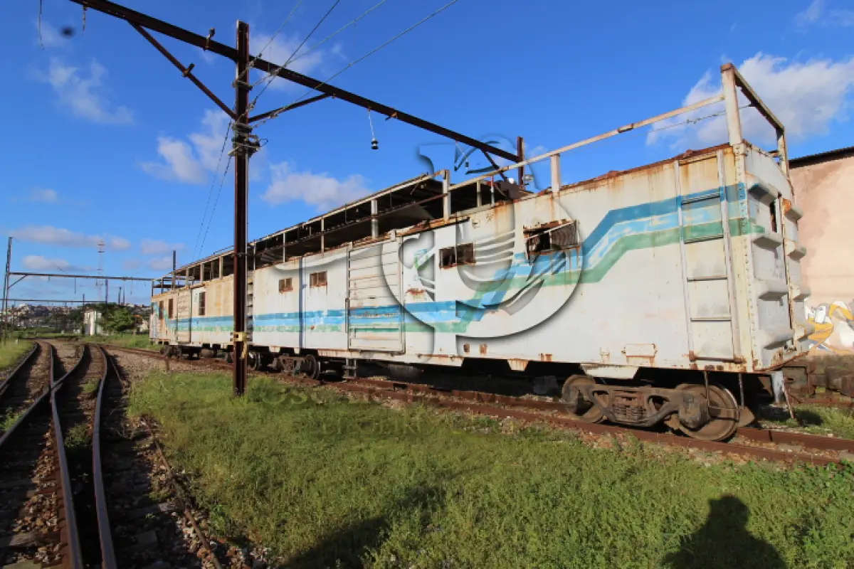LOTE 005 - DIVERSOS MATERIAIS DE FERRO COMPOSTO DE:  02 VAGÕES DE TREM PARA MANUTENÇÃO