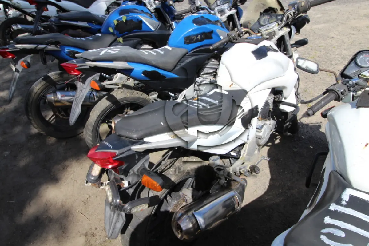 LOTE 112 - VEÍCULO; MARCA/MODELO: HONDA/CB 300R FAB/MOD: 2012/2012 PLACA: OLC6540 CHASSI: 9C2NC4310CR070476