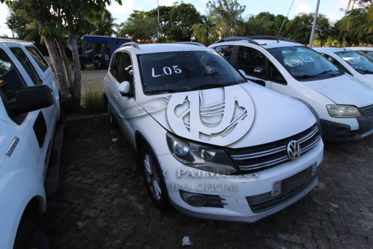 LOTE 005 - VEÍCULO: MARCA/MODELO: I/VW TIGUAN 2.0 TSI; FAB/MOD: 2011/2012; PLACA: NZM7939; CHASSI: WVGSV65N1CW527477