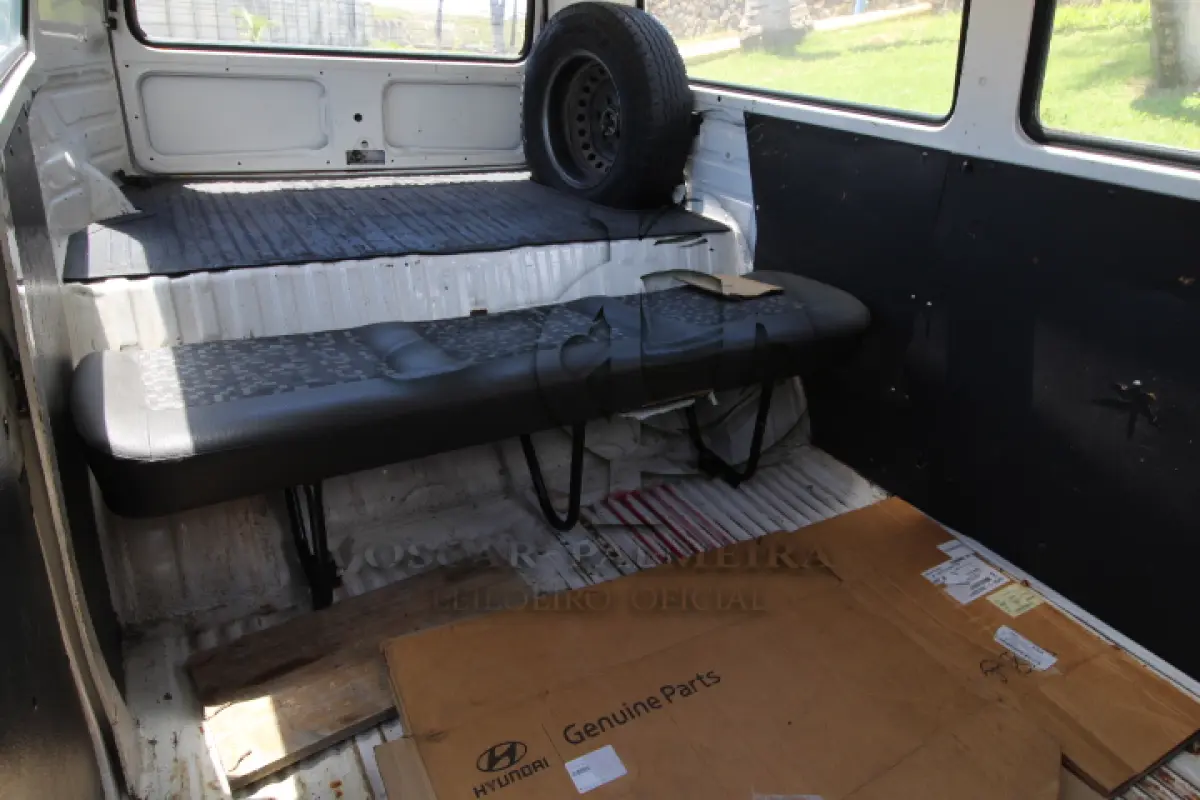 LOTE 011 - VEÍCULO - VW KOMBI, ANO/MOD 2013/2014.