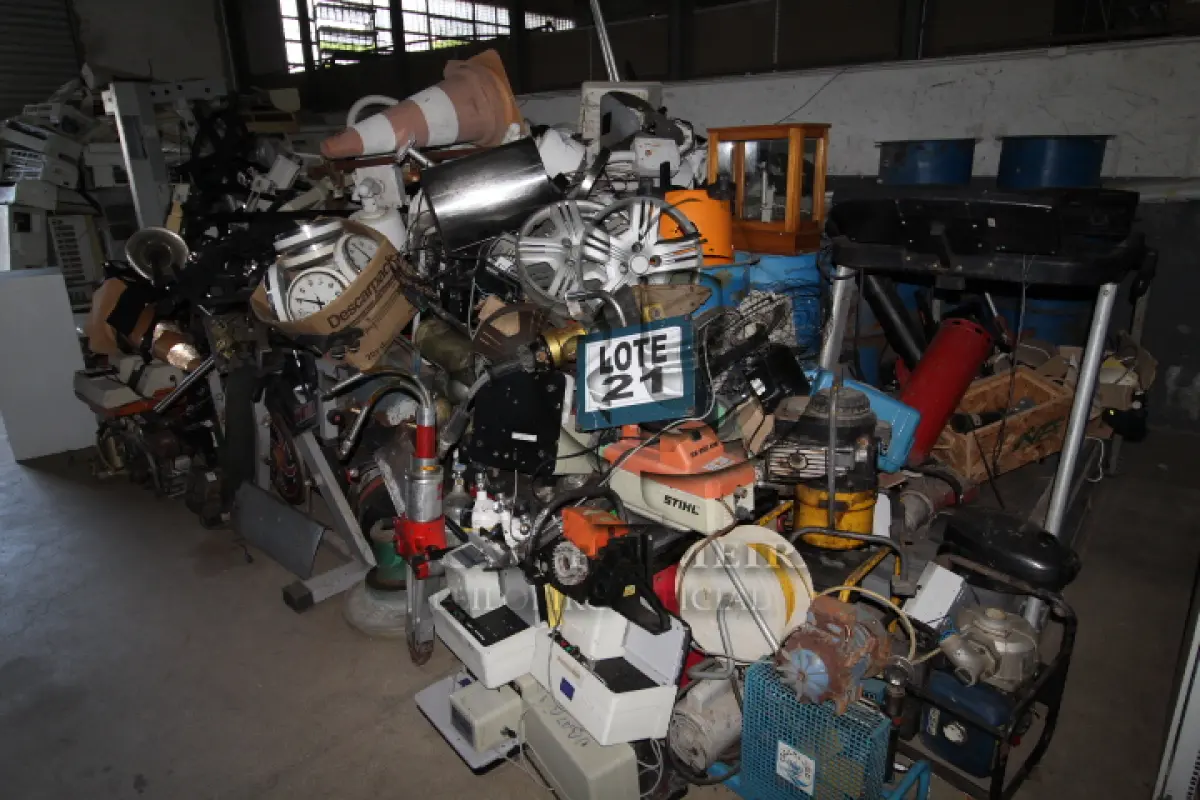 LOTE 021 - DIVERSOS MATERIAIS DE USO DIVERSOS COMPOSTO DE: MEDIDOR DE OD PORTÁTIL, ESCADAS, MÁQUINA DE CHANCELA, MONITOR DE VÍDEO LED, CÂMERAS DE SEGURANÇA, MOTORES DE BARCO, BICICLETAS ERGOMÉTRICAS, ESTEIRAS ERGOMÉTRICAS, COMPRESSORES, BASTÃO PARA GPS, RECEPTORES DE SINAIS GPS, ASPIRADORES DE PÓ, BICICLETAS, ALICATES HIDRÁULICOS, GERADORES, EQUIPAMENTO DE RESPIRAÇÃO AUTÔNOMO