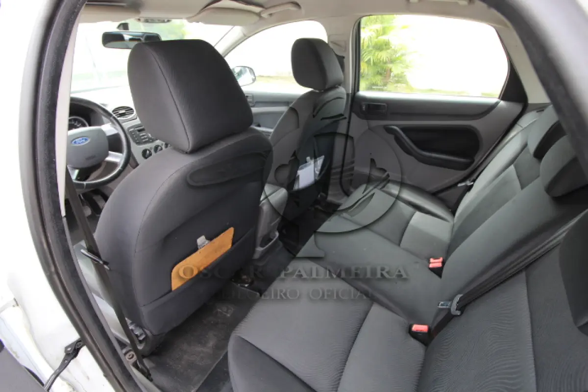 LOTE 010 - VEÍCULO - FORD FOCUS HC FLEX, ANO/MOD 2011/2012.