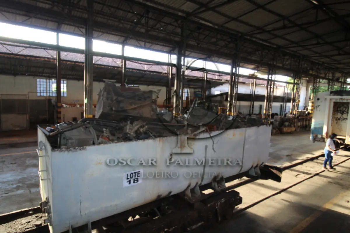 LOTE 018 - DIVERSOS MATERIAIS DE FERRO COMPOSTO DE:   PRANCHA FERROVIARIA, RODEIROS, SUCATA DIVERSAS DE FERRO