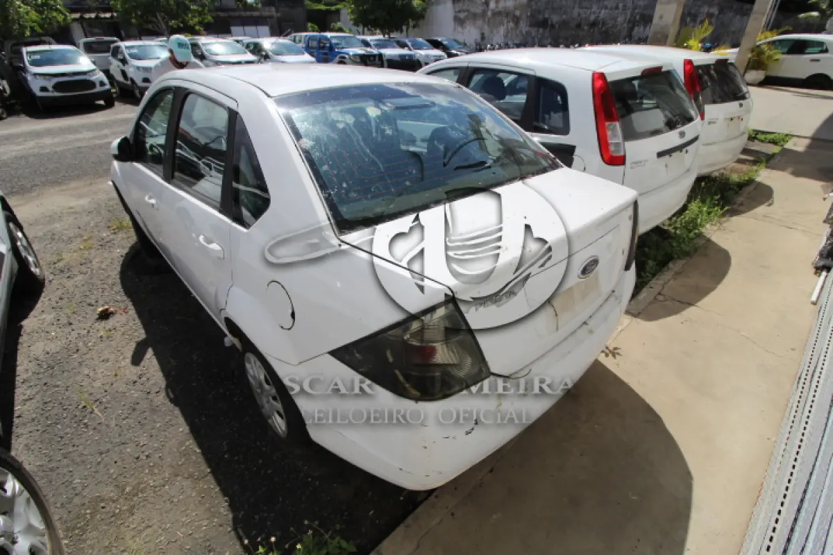 LOTE 081 - VEÍCULO; MARCA/MODELO: FORD/FIESTA SEDAN1.6FLEX FAB/MOD: 2012/2012 PLACA: NZQ4261 CHASSI: 9BFZF54PXC8313708