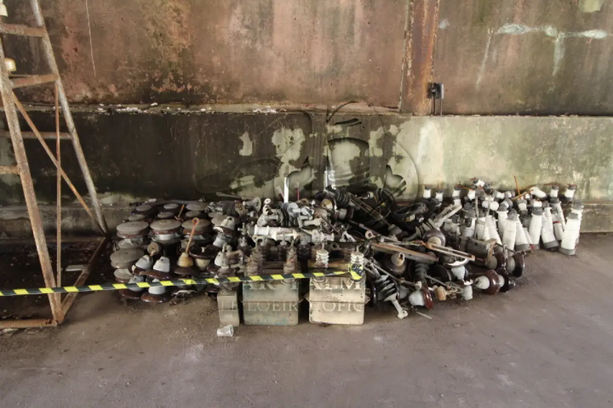 LOTE 016 - DIVERSOS MATERIAIS TRANSFORMADORES COMPOSTO DE:  TRANSFORMADORES, SAPATAS DE FREIO, ISOLADORES 