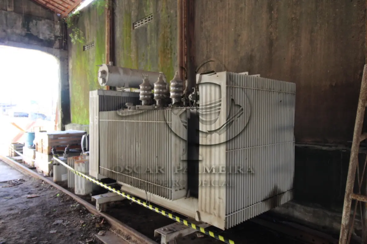 LOTE 016 - DIVERSOS MATERIAIS TRANSFORMADORES COMPOSTO DE:  TRANSFORMADORES, SAPATAS DE FREIO, ISOLADORES 